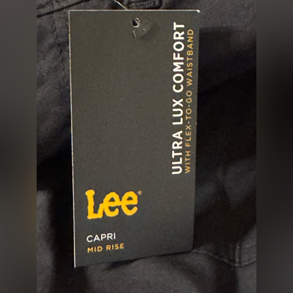NWT Lee Women's Relaxed Fit Austyn Cargo Capri Pant - Black, - Picture 10 of 16